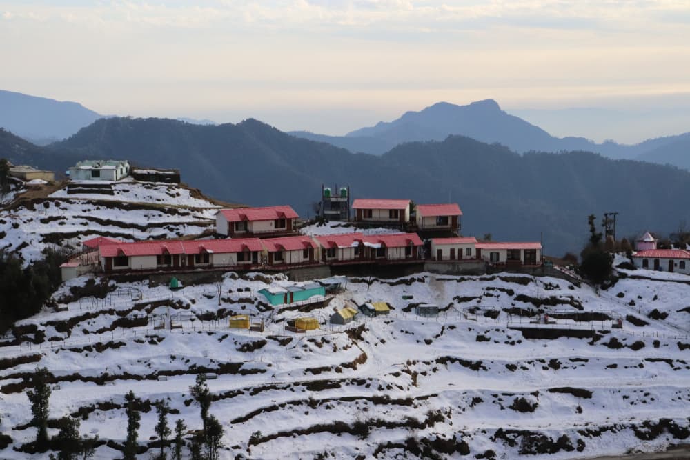 best time to see snow in mussoorie,  and why starz clarks inn is a great base